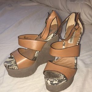 Steve Madden nude wedge